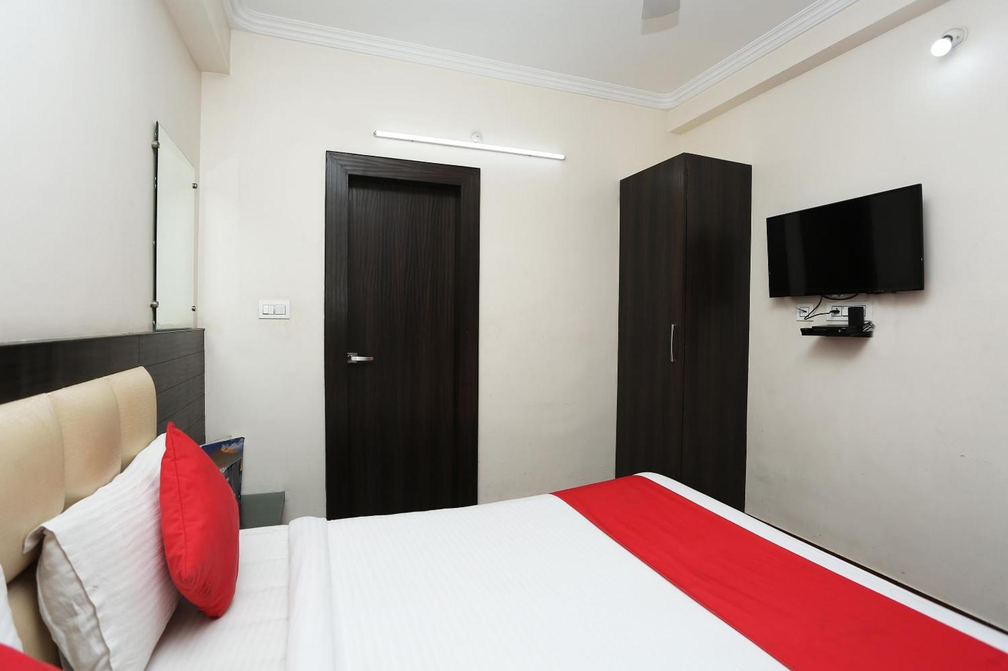 Super Capital O Relax Hotel Гвалиор Екстериор снимка